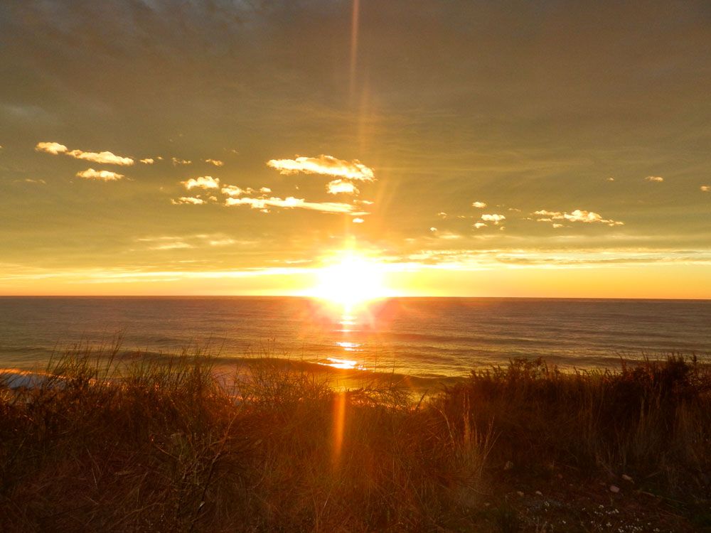 Sonnenaufgang am Felsen